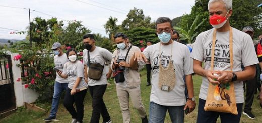 Kampung adat Yoka di distrik Heram, Kota Jayapura, Papua, dikunjungi Gubernur Jateng, Ganjar Pranowo Jumat (1/10)