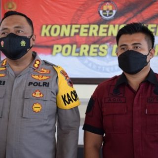 Kapolres Demak AKBP Budi Adhy Buono saat memberi keterangan soal penanganiayaan kakek penjaga kolam terhadap pencuri ikan.