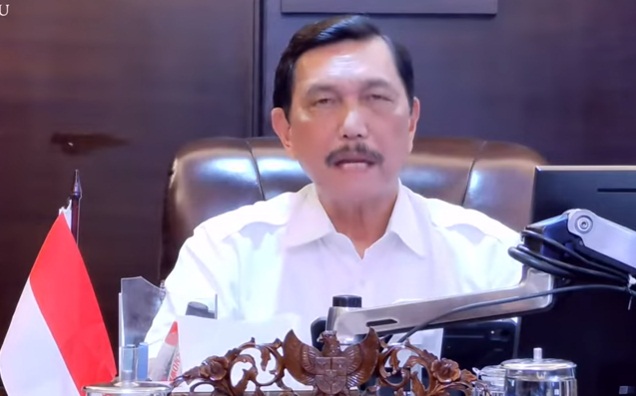 Menko Marves, Luhut Binsar Pandjaitan, mengumumkan perpanjangan PPKM Jawa - Balu dalam konferensi pers virtual, Senin (18/10)