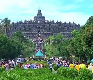 Candi Borobudur, salah satu destinasi wisata andalan Jawa Tengah