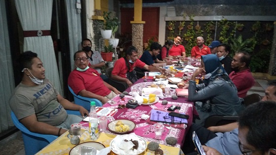 Pengurus Percasi Kota Semarang menggelar rapat pengurus ntuk menghadapi Kejuaraan Catur Cepat Terbuka Piala Wali Kota Semarang, di rumah Wakil Ketua Percasi Kota Semarang Ir Eko Budi Santoso ST, Jumat (22/10).