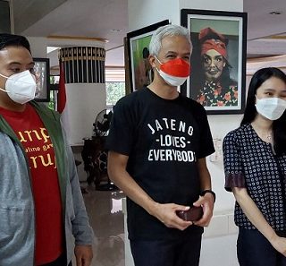 Gubernur Jateng Ganjar Pranowo menerima kunjungan dua anak muda lulusan University of Mancherster, Inggris. Mereka siap kembali ke Indonesia untuk mengaplikasikan ilmunya pada masyarakat