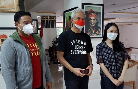 Gubernur Jateng Ganjar Pranowo menerima kunjungan dua anak muda lulusan University of Mancherster, Inggris. Mereka siap kembali ke Indonesia untuk mengaplikasikan ilmunya pada masyarakat