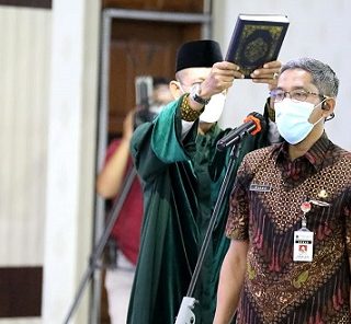 Kepala Badan Pengelola Keuangan dan Aset Daerah (BPKAD) Jateng, Sumarno, dilantik sebagai Sekda Jateng definitif, Jumat (8/10)