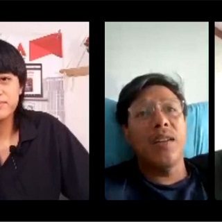 Dua personel The Adams, Pandu Fathoni (kanan) dan Saleh Husein (tengah) dipandu Thariq Kamaludin saat tampil di acara Ngos-ngosan, di Studio Awal Media Nusantara, Jumat (15/10).