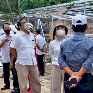 Rombongan Komisi C DPRD saat meninjau proyek pembangunan RSUD Mijen.