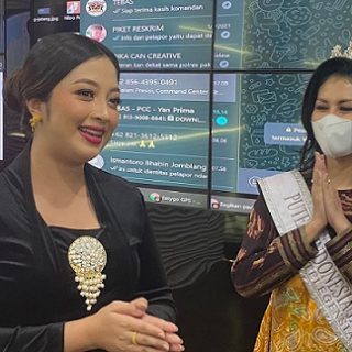Putri Indonesia Pariwisata 2011 Andi Natassa, yang juga istri Kapolrestabes Semarang, menerima audiensi Tim Audisi Putri Indonesia Jawa Tengah, Selasa (23/11).