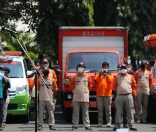 Gubernur Jawa Tengah, Ganjar Pranowo, memimpin Apel Kesiapsiagaan Bencana di halaman kantor Gubernur Jateng, Selasa (9/11)