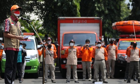 Gubernur Jawa Tengah, Ganjar Pranowo, memimpin Apel Kesiapsiagaan Bencana di halaman kantor Gubernur Jateng, Selasa (9/11)