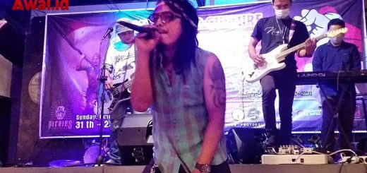 Penampilan Aries Peas And Roll (Slanker Semarang) saat menghibur para penonton.