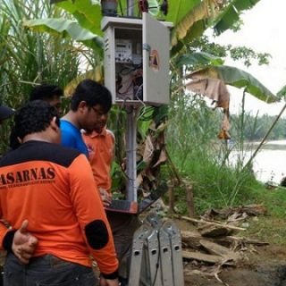 Pasangan Early Warning System (EWS) di beberapa titik sebagai peringatan dan antisipasi terjadinya bencana