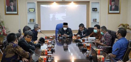 Pimwan DPRD Jateng berdiskusi dengan Banggar DPRD Provinsi Jatim mengenai proses penganggaran di Ruang Rapim Lantai 1 Gedung Berlian, Rabu (24/11)