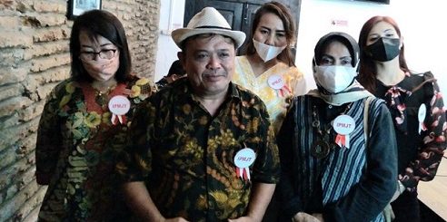 Ketua IPMJT terpilih, Bayu Ramli, bersama beberapa pengurus