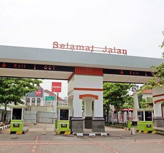 Gerbang baru Stasiun Semarang Tawang selesai dibangun dan mulai dioperasikan hari ini, Rabu (10/11)