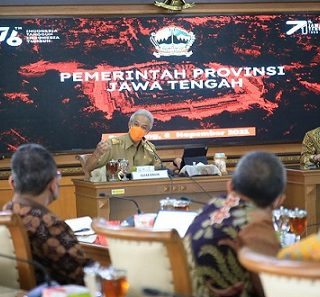 Gubernur Ganjar Pranowo menerima kunjungan Irjen Kementerian Keuangan, Awan Nurmawan Nuh, di Kantor Gubernur Jawa Tengah, Senin (8/10/2021).