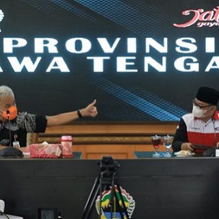 Sekretaris Konfederasi Serikat Buruh Seluruh Indonesia (KSBSI), Toto Susilo menemui Gubernur Jateng Ganjar Pranowo di kantornya, Jumat (19/11)