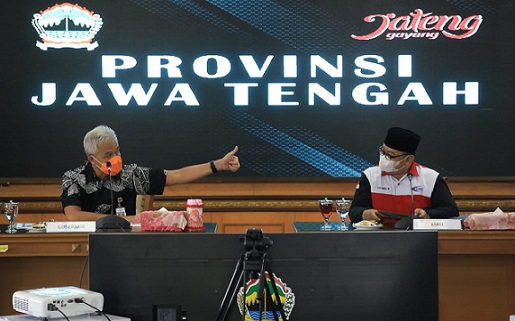 Sekretaris Konfederasi Serikat Buruh Seluruh Indonesia (KSBSI), Toto Susilo menemui Gubernur Jateng Ganjar Pranowo di kantornya, Jumat (19/11)