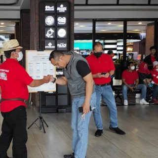 Ketua Kadin Kota Semarang, Arnaz Agung Andrarasmara, menyambut kehadiran Ketua Kadin Kota Solo, Sri Haryanto MT alias Gareng, Sabtu (20/11)