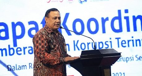Ketua KPK, Firli Bahuri, memberi pengarahan pada Rapat Koordinasi Pemberantasan Korupsi Terintegrasi yang diikuti seluruh Bupati/Wali Kota dan pimpinan DPRD, di Gedung Gradhika Bhakti Praja, Kamis (11/11)