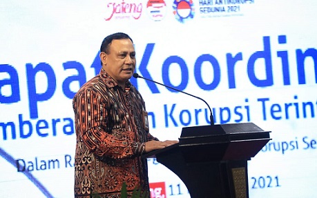 Ketua KPK, Firli Bahuri, memberi pengarahan pada Rapat Koordinasi Pemberantasan Korupsi Terintegrasi yang diikuti seluruh Bupati/Wali Kota dan pimpinan DPRD, di Gedung Gradhika Bhakti Praja, Kamis (11/11)