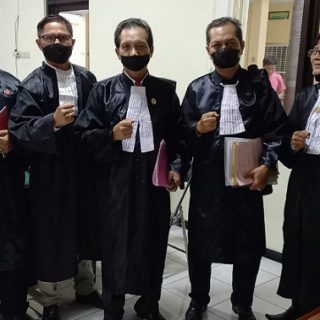 Tim kuasa hukum terdakwa Muh Purnama seusai mengikuti persidangan.