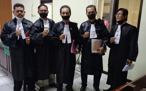 Tim kuasa hukum terdakwa Muh Purnama seusai mengikuti persidangan.