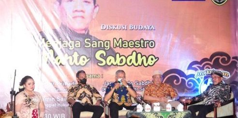 Diskusi budaya Menjaga Sang Maestro Ki Natyo Sabdo di Angkringan Cuprit, Taman Budaya Raden Saleh, Kota Semarang, Selasa malam (9/11).