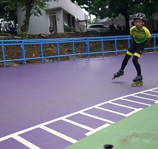 Pemprov Jateng menggelar Pekan Olahraga Pelajar Daerah (Popda) 14-22 November 2021. Pada atlet sepatu roda bertanding di kompleks GOR Jatidiri, Selasa (16/11)