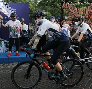 Wali Kota Solo Gibran Rakabuming Raka ikut Tour de Borobudur mendampingi Gubernur Jateng Ganjar Pranowo. Namun Gibran akhirnya tidak melanjutkan perjalanan