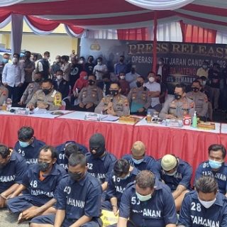 Konferensi pers pengungkapan hasil Operasi Sikat Jaran Candi 2021 di wilayah Polwiltabes Semarang.