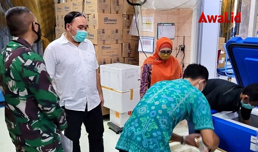 Kepala Dinas Kesehatan Kota Semarang Mohammad Abdul Hakam mengecek ketersediaan vaksin