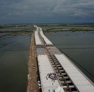 Pembangunan tol Semarang - Demak seksi II di Desa Loireng Kecamatan Sayung, Demak