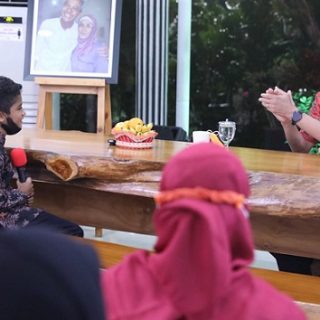 Gubernur Jawa Tengah, Ganjar Pranowo, mengundang anak-anak pemenang lomba vlog Hari Ibu, Rabu (22/12) malam