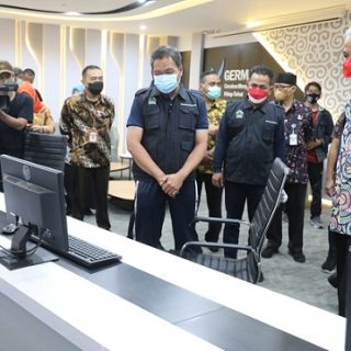 Gubernur Ganjar Pranowo meresmikan command center Dinas Kesehatan Provinsi Jawa Tengah, Jumat (31/12)