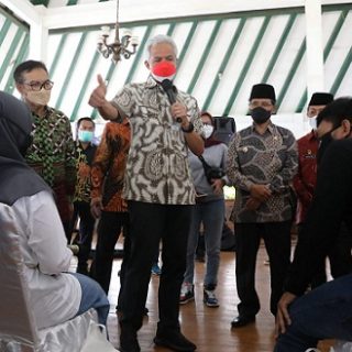 Gubernur Jawa Tengah, Ganjar Pranowo, menghadiri Peluncuran Pendampingan, Konseling dan Pemeriksaan Kesehatan Dalam 3 Bulan Pranikah sebagai Upaya Pencegahan Stunting dari Hulu kepada Calon Pengantin, di Pendopo Gede Boyolali, Rabu (29/12)