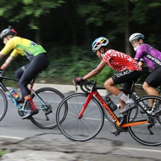Gubernur Ganjar Pranowo mengajak Yudha Wiratama gowes keliling Kota Semarang. Siswa SMPN 1 Kesugihan, Kabupaten Cilacap itu datang ke Semarang setelah menempuh jarak 250 km didampingi orangtuanya