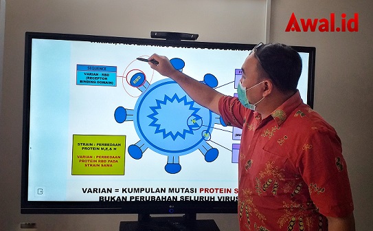 Dinas Kesehatan Kota Semarang Abdul Hakam menjelaskan varian Virus Omicron kepada wartawan, di Ruang Khusus Srong Command Center Kantor Dinas Kesehatan Lt.9. 