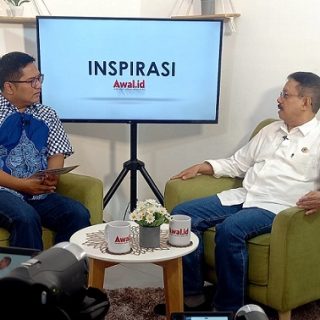 Ketua PWI Jateng Amir Machmud dipandu Rudy Bonsa saat tampil di program Inspirasi Awal Media Nusantara, Rabu (19/1).