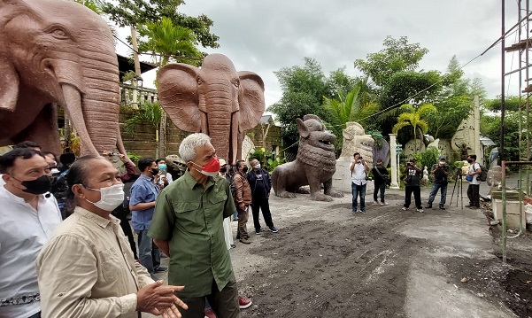 Gubernur Jateng, Ganjar Pranowo, mengunjungi dan meresmikan Borobudur Edupark yang terletak di Desa Pabelan, Kecamatan Mungkid, Kabupaten Magelang, Minggu (9/1)