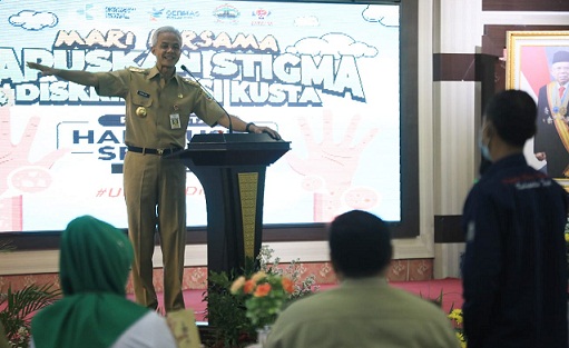 Peringatan Hari Kusta Dunia tingkat Provinsi Jawa Tengah berlangsung di Gedung Gradhika Bhakti Praja, Senin (31/1). Ganjar mendengarkan keluhan penyintas terkait masih adanya stigmatisasi