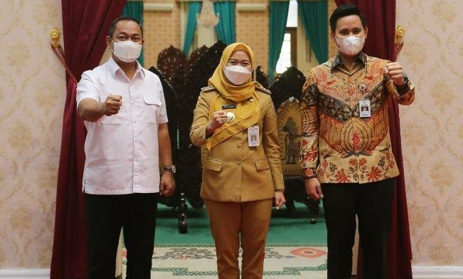 Wali Kota Semarang Hendrar Prihadi, Bupati Demak, Eisti'an dan Bupati Kendal Dico M Ganinduto siap berkolaborasi dalam mengawal proyek pembangunan tol Kendal, Semarang, Demak.