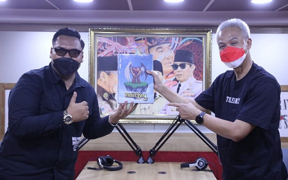 Helarius Daru Indrajaya atau Ndaru ‘Ndarboy Genk’, bersilaturahmi dengan Gubernur Jateng Ganjar Pranowo, Jumat (7/1)