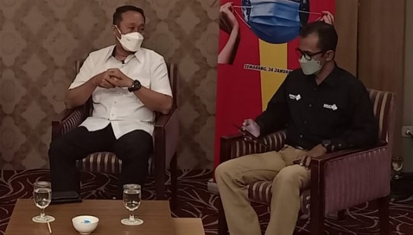 Ketua DPRD Kota Semarang, Kadarlusman SE (kiri), tampil pada diskusi dengan tema “Bersiap Hadapi Omicron” di Hotel Noorman Semarang, Senin (24/1).
