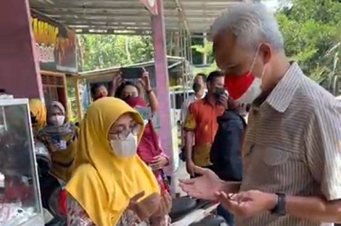 Sunarmi menemui Gubernur Jateng, Ganjar Pranowo, ketika berada di Kebumen, untuk menyampaikan pesan almarhum anaknya yang meninggal karena kanker. Gubernur pun mendoakan sang anak semoga husnul khotimah