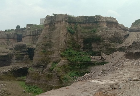 Brown Canyon jadi tempat wisata warga, utamanya di sore hari