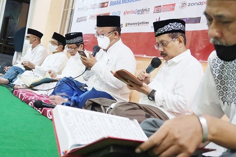 Kegiatan Qhotmil Quran dalam rangka peringatan Hari Pers Nasional (HPN) tahun 2022 yang dilakukan pengurus PWI Jawa Tengah,  berlangsung di Gedung Pers, Rabu (8/2) malam
