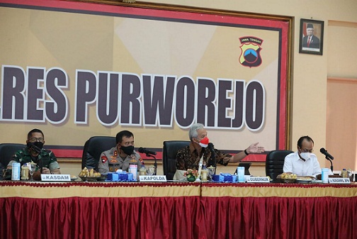 Gubernur Jateng Ganjar Pranowo melakukan press conference terkait peristiwa di Wadas di Mapolres Purworejo, Rabu (9/2)