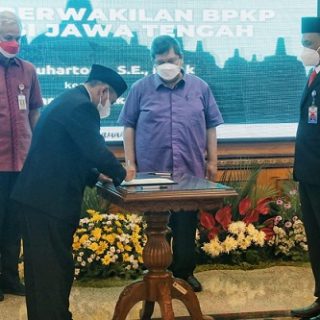 Pelantikan Tri Handoyo sebagai Kepala Perwakilan Badan Pengawasan Keuangan dan Pembangunan (BPKP) Jawa Tengah berlangsung di kantor gubernuran, Selasa (8/2)