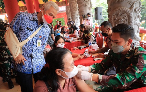 Kegiatan vaksinasi massal di Sam Poo Kong Semarang dihadiri Gubernur Ganjar dan Wali Kota Hendrar Prihadi