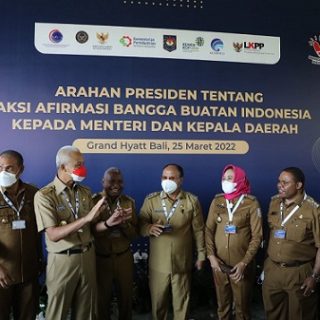Gubernur Jateng Ganjar Pranowo menghadiri Arahan Presiden tentang Aksi Afirmasi Bangga Buatan Indonesia kepada Menteri dan Kepala Daerah di Bali, Jumat (25/3)